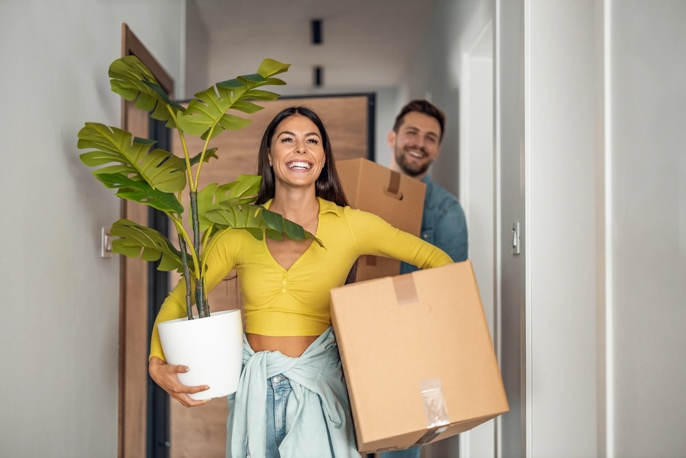 Couple moving to a new house in Arizona