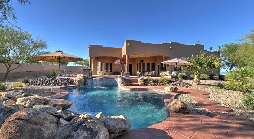 A view of a luxury house in Rio Verde Arizona